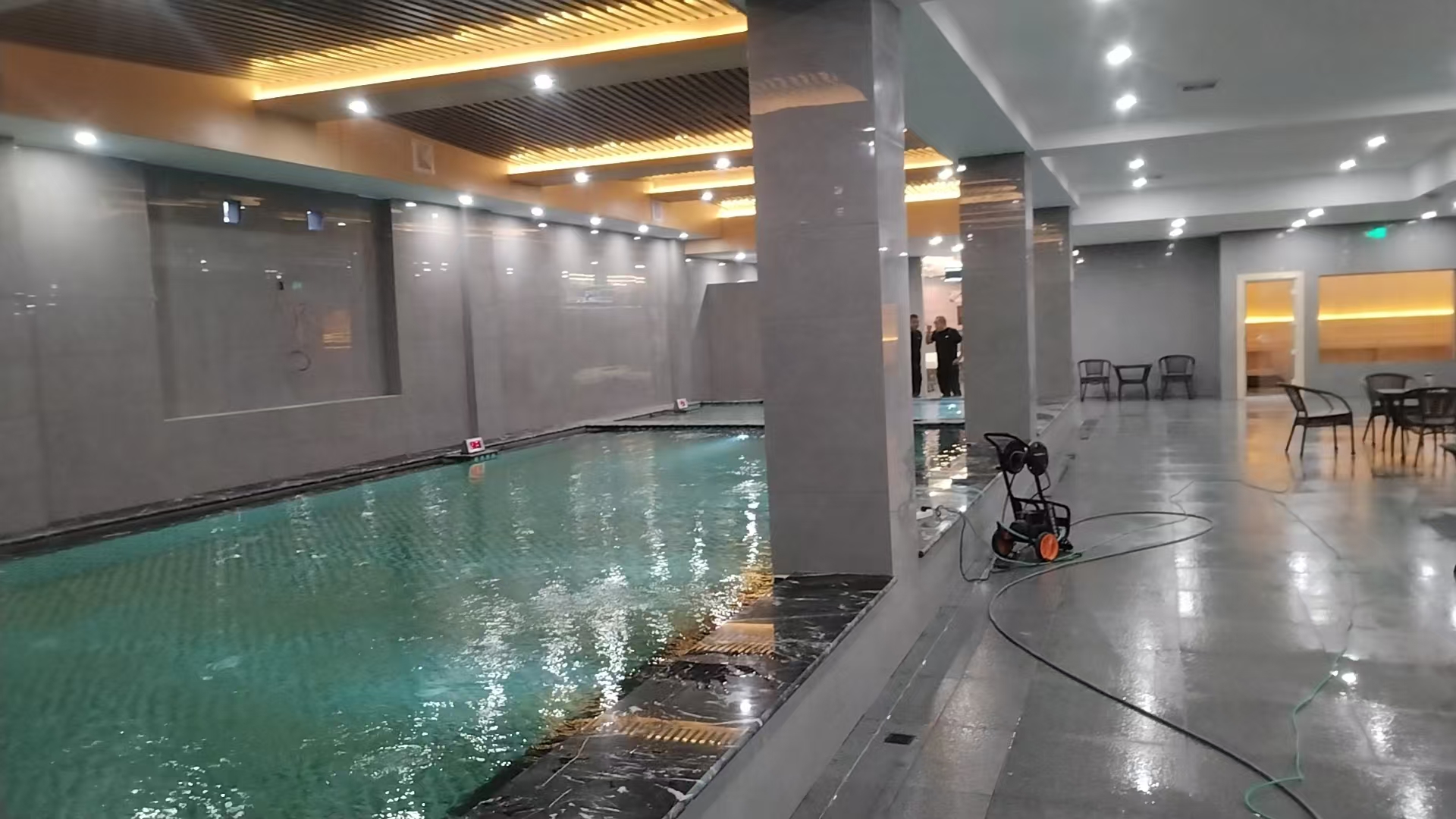 林州泳池内当众便溺，来看看泳池水质的重要性